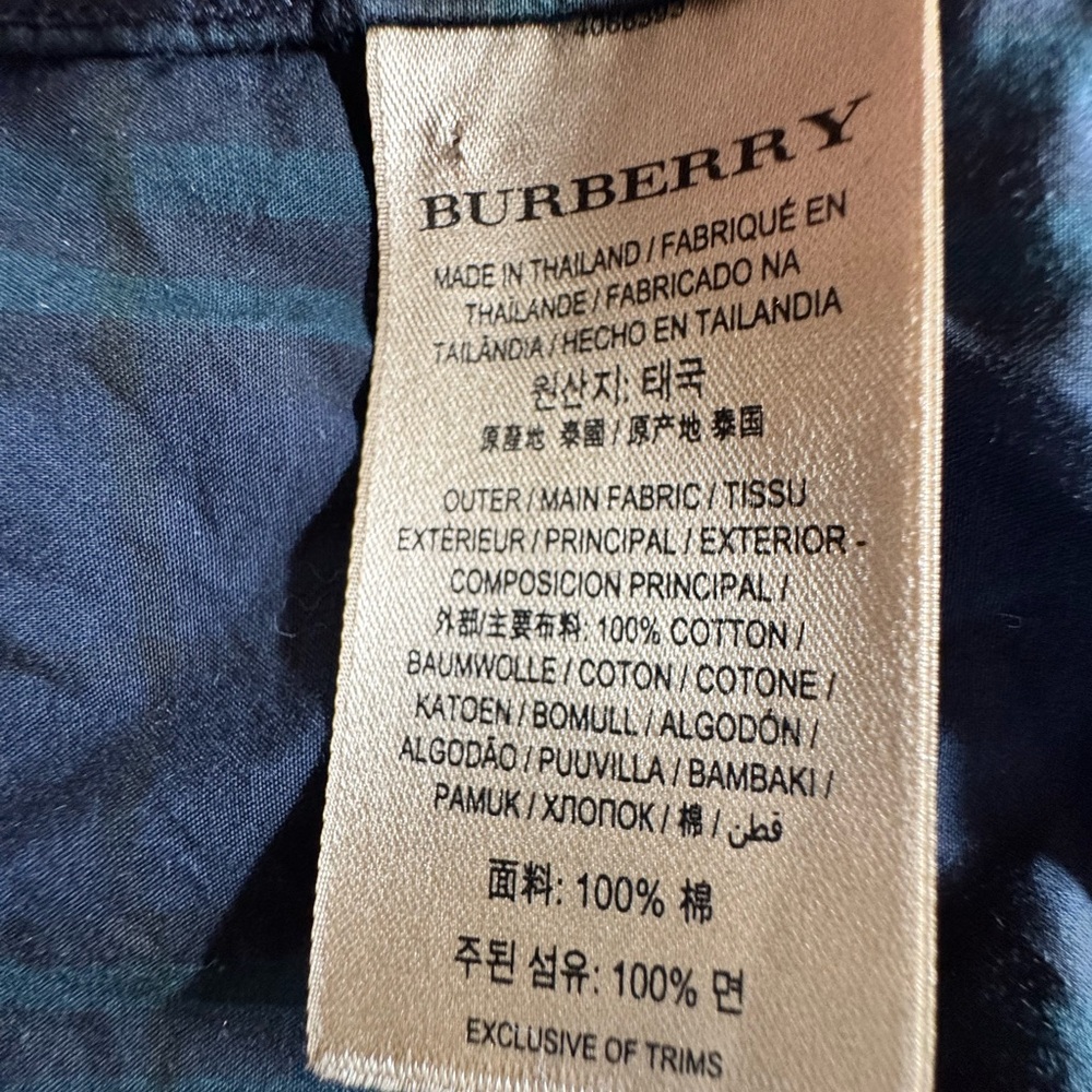 Lightly worn Burberry shirt
No rips or stains - Picture 2 of 9
